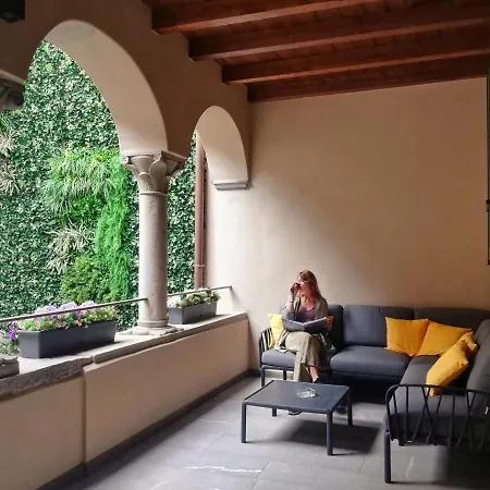 Apartment Rego - Boutique With Some Off-site In A Charming Historic District Close To Upper Town