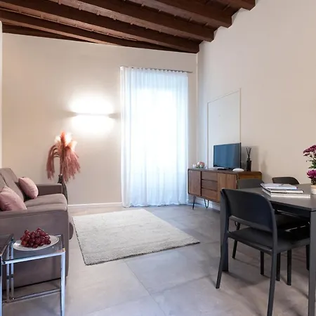 Rego - Boutique With Some Off-site In A Charming Historic District Close To Upper Town Apartment Bergamo