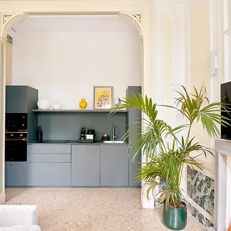 Rego - Boutique With Some Off-site In A Charming Historic District Close To Upper Town *