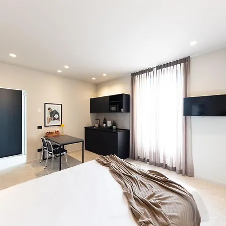 Rego - Boutique With Some Off-site In A Charming Historic District Close To Upper Town *
