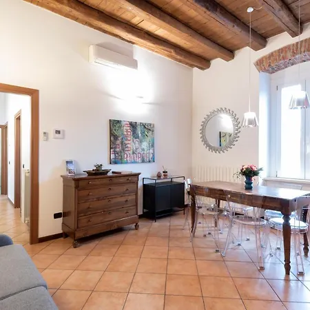 Rego - Boutique With Some Off-site In A Charming Historic District Close To Upper Town 4* Bergamo